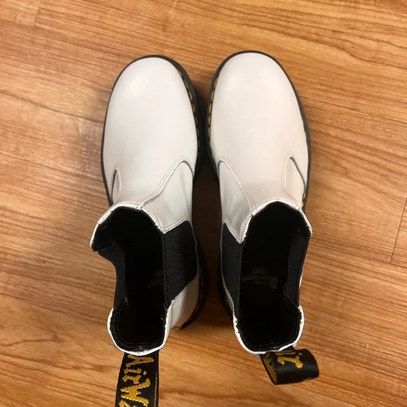 Doc Martens 2976 Quad Platform Chelsea Boot. NWOT. White size 7, fit like 8 - Picture 4 of 7